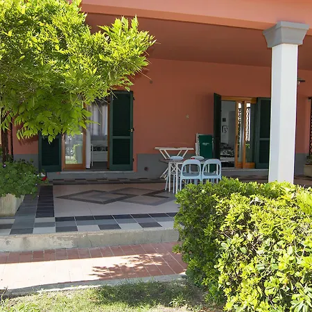 アパートホテル Pozzo Al Moro Village 3*