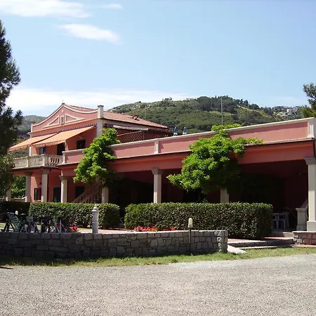 アパートホテル Pozzo Al Moro Village