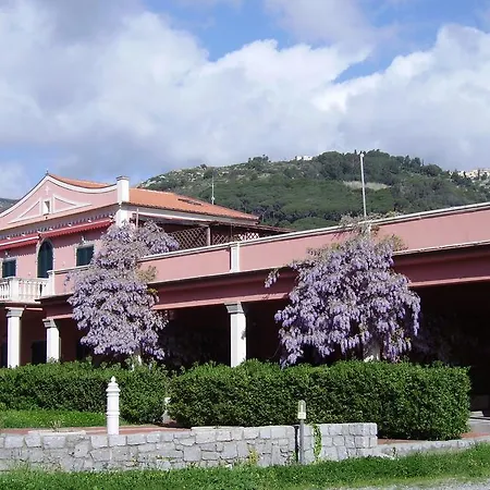 Pozzo Al Moro Village 坎普码港